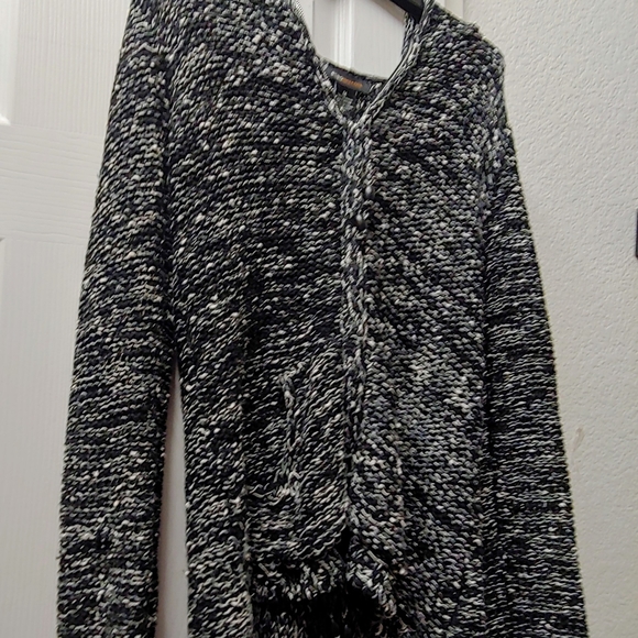 Sweaters - Picture 4 of 5